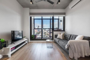 Lovely 2 bedroom apt with views to South Yarra - 03178